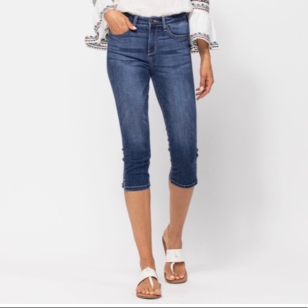 JUDY BLUE MID-RISE NON-DISTRESSED CAPRI